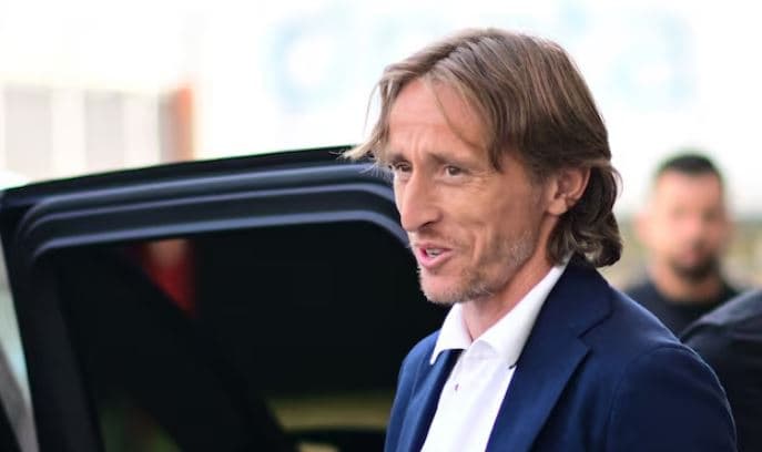 Modric paguan biletat e stadiumit dhe udhëtimit për 60 familjarë dhe miq
