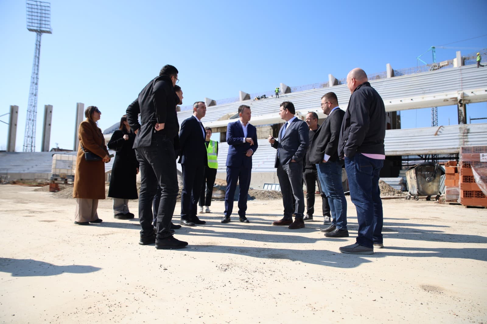 Ministri Gashani e vizitoi stadiumin “Adem Jashari”, i cili po rinovohet