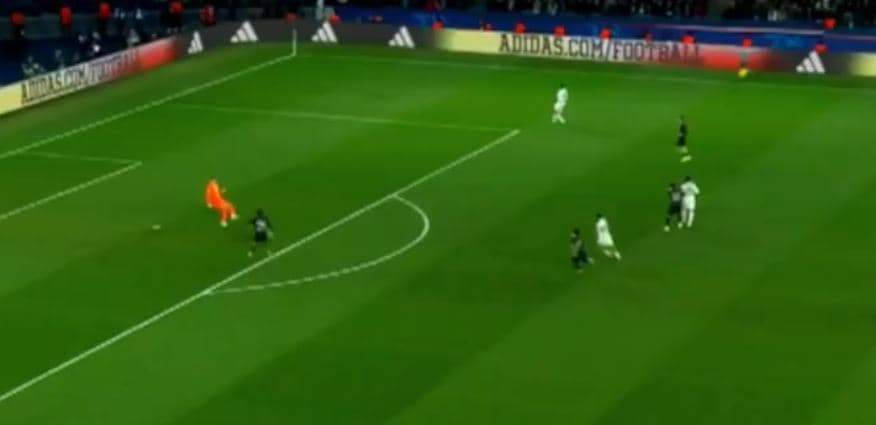 Çfarë gabimi amator nga portieri Jorgensen, PSG-ja shënon të tretin