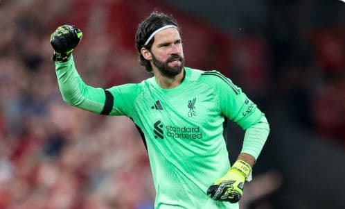 Alisson vazhdon kontratën me Liverpoolin