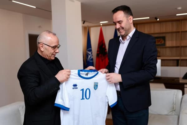 Takohen Konjufca e Ademi, diskutojnë për ndeshjen Sllovaki – Kosovë