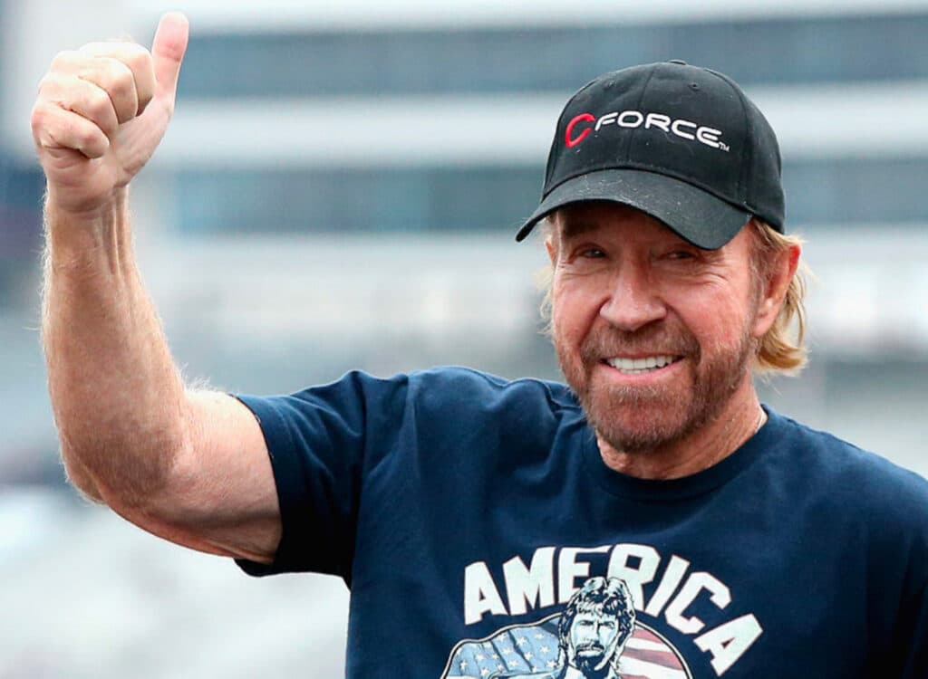 Chuck Norris shtrohet në spital