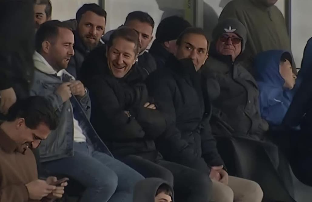 Franko Foda ndjek nga afër ndeshjen e Superligës