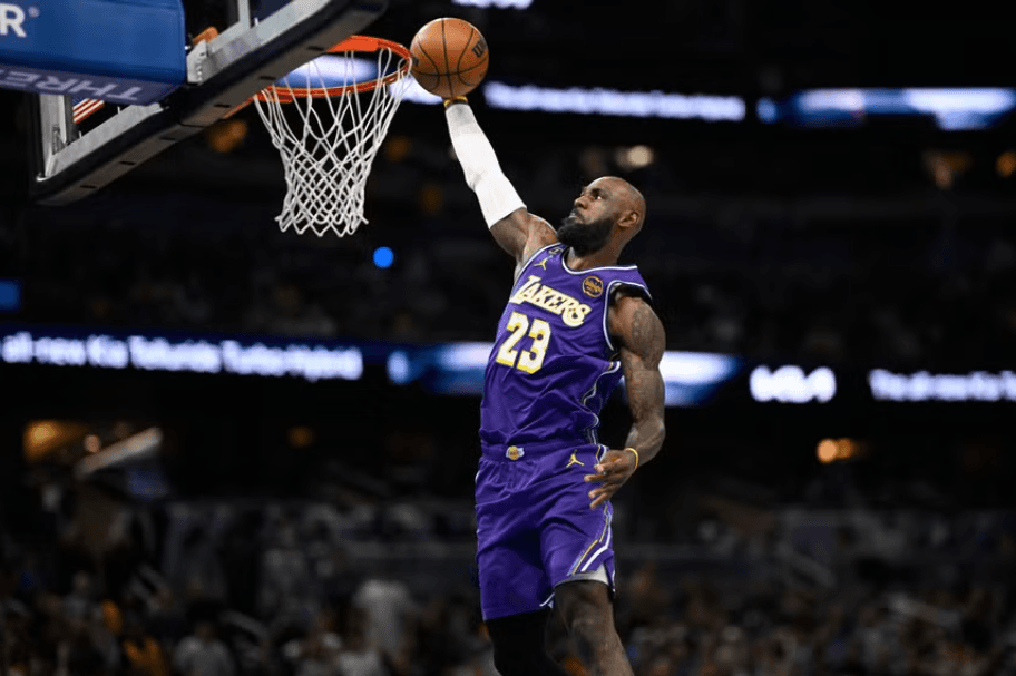 Lebroni vazhdon të thyejë rekorde, bëhet lojtari me më shumti paraqitje në NBA