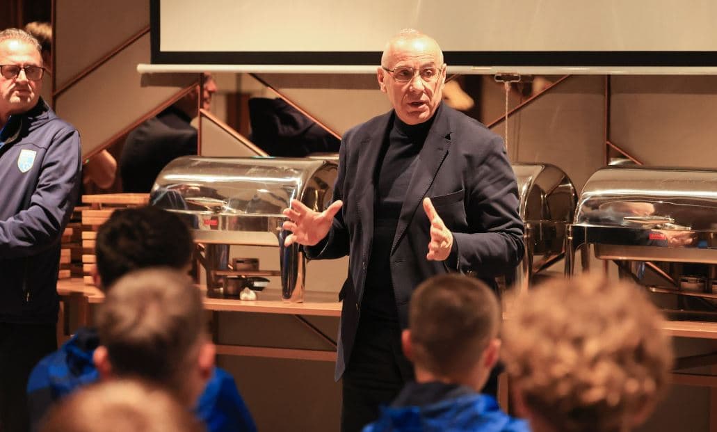 Agim Ademi viziton ”Dardanët” e rinj: Flamuri i Kosovës të valojë në Euro 2027