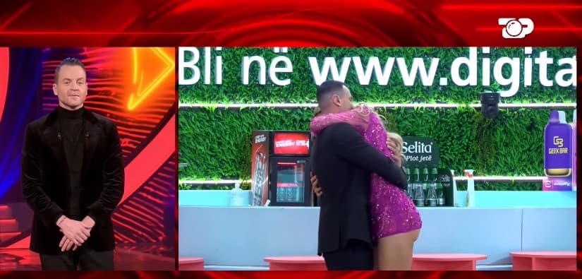 Brikenën e “tradhëton” fustani, zbulon aksidentalisht të pasmet