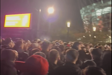 E pazakontë, tifozët shqiptarë mbetën jashtë stadiumit në Varshavë