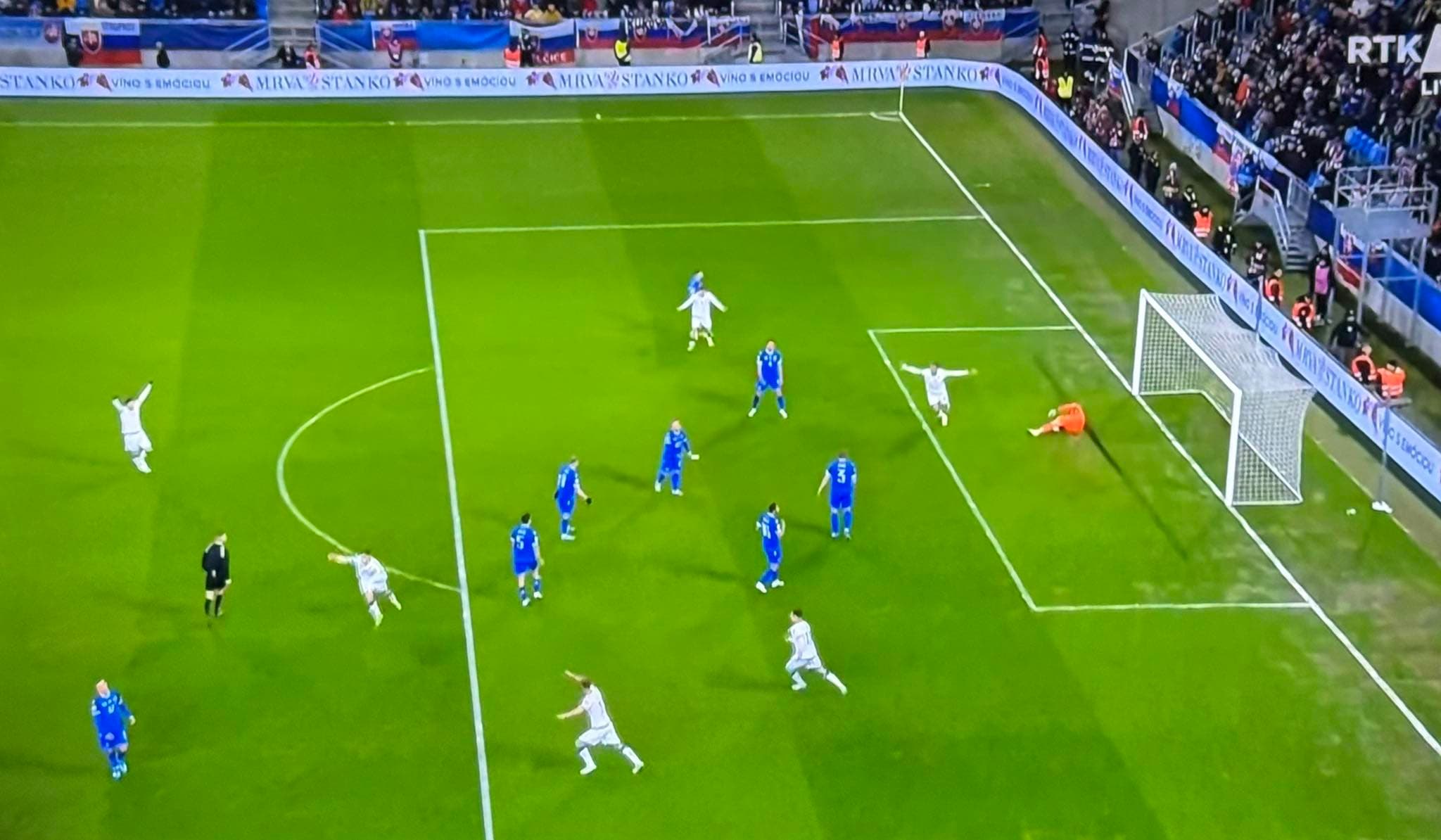 GOOOOOOOOOOOOOOOL – Kosova barazon rezultatin, Veldin Hoxha shënon super gol, dridhet Bratisllava