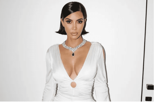Kim Kardashian nxjerr në ankand rrobat, ja pse…