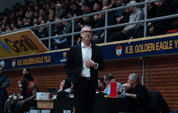 S’dhezë as spanjolli, Golden Eagle Ylli e shkarkon trajnerin