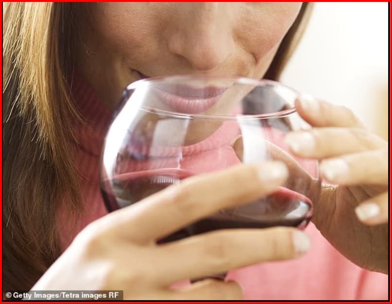 Rreziku i kancerit të gjirit rritet nga pesha dhe alkooli