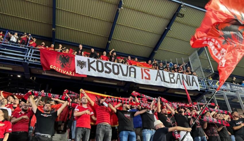 “Kosova është zemra e Shqipnisë”, Tifozat Kuq e Zi në përkrahje të Dardanëve