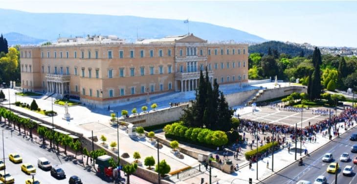 Tronditje në Parlamentin grek/ Skandali me fondet bujqësore, tre ministra japin dorëheqjen