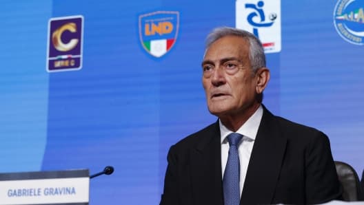 Futbolli italian në krizë, Gravina godet politikën për stadiumet dhe bastet