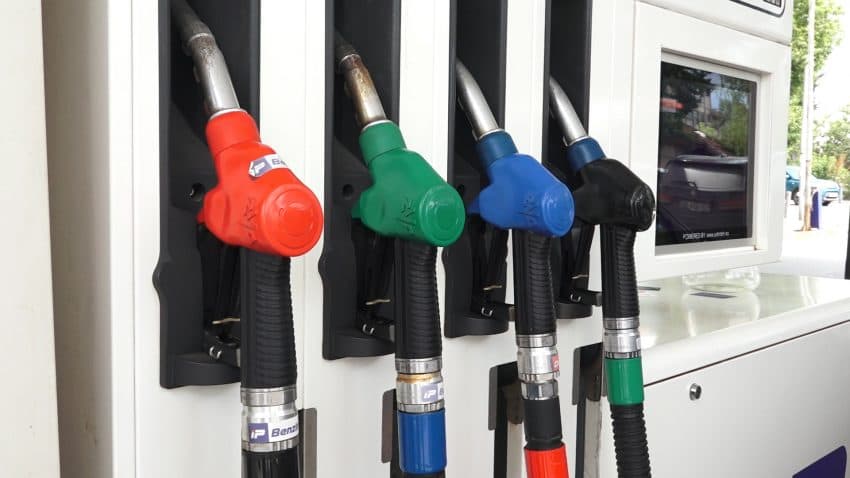Vendim i ri për derivatët: përcaktohen çmimet tavan në treg – sipas ministrisë së Kusari-Lilës, çmimi maksimal i naftës nuk duhet të kalojë 1.91 euro për litër