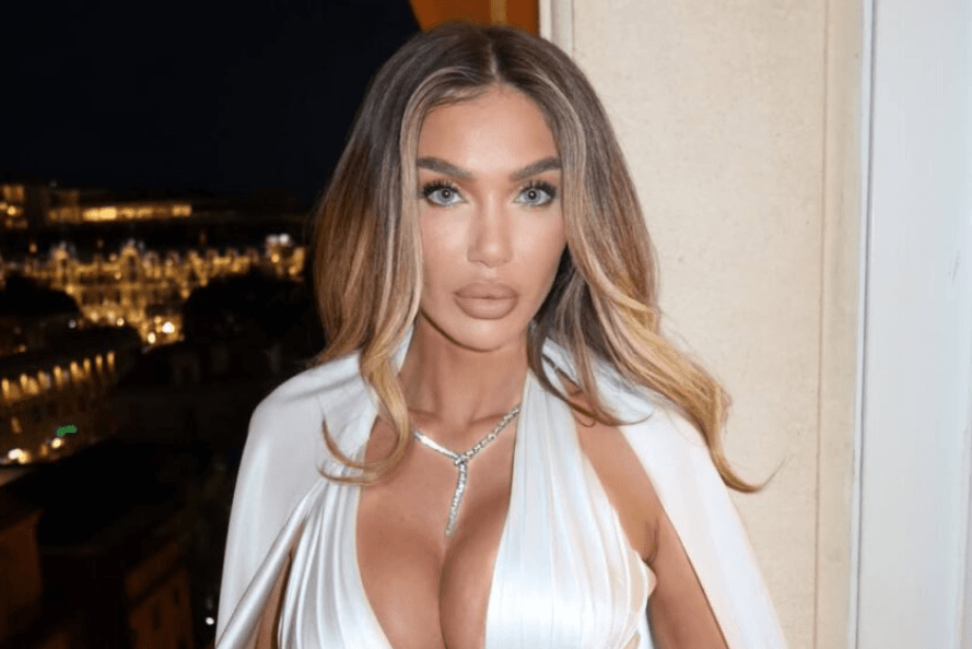 E veshur në të bardha, Adelina Tahiri sot ka arsye për të festuar
