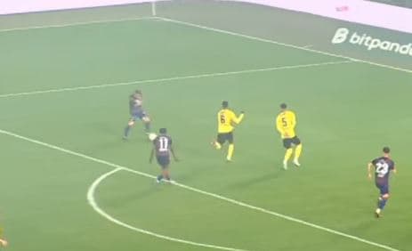Me të jashtmen, çfarë supergoli nga Xherdan Shaqiri