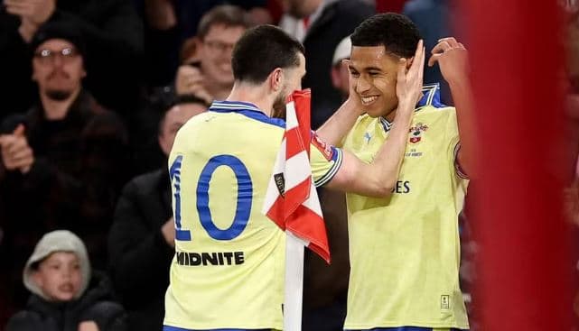 Favorit vetëm në letër, Arsenali eliminohet nga Southamptoni