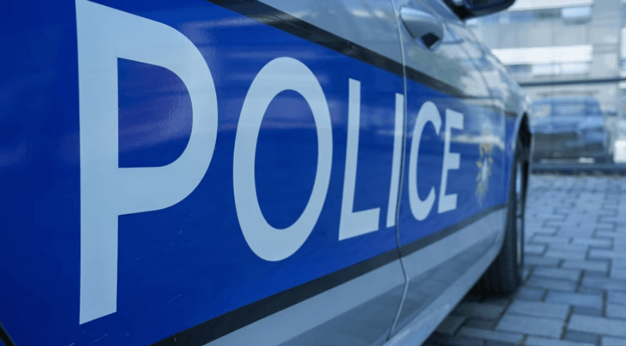 Prishtinë, përleshje me armë zjarri në një lokal – dy të plagosur u dërguan në QKUK