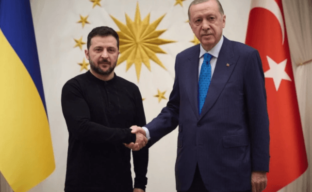 Zelensky mban shpresën tek Erdogan/ Presidenti i Ukrainës vizitë zyrtare në Stamboll
