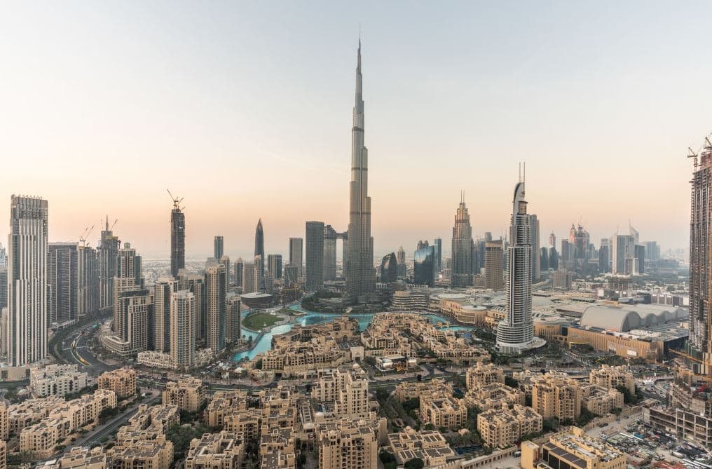 Milionerët largohen nga Dubai pas sulmeve me raketa dhe dronë