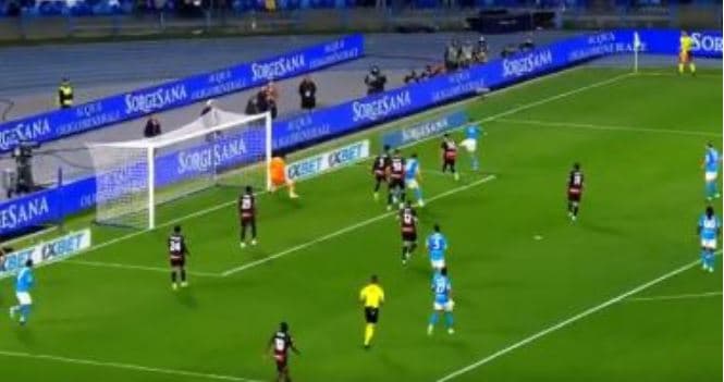 Napoli thyen heshtjen pas 80 minutash, udhëheq ndaj Milanit
