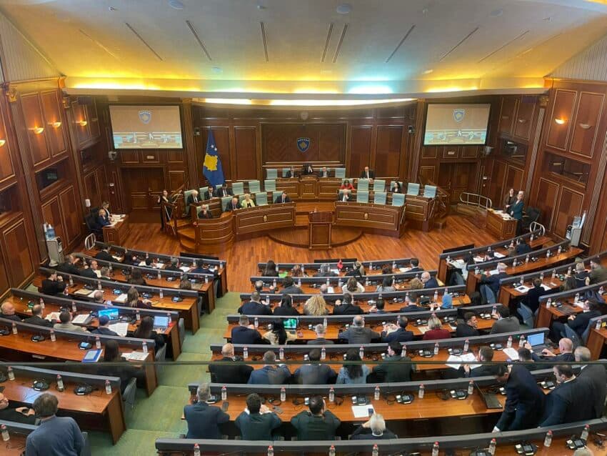 Rezoluta e luftës e propozuar nga PDK kalon në Kuvendin e Kosovës me 90 vota