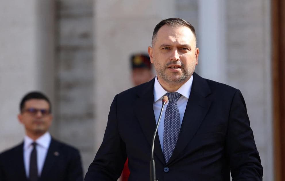 A do ta lirojë Shqipëria bazën e Kuçovës nëse e kërkon SHBA? Çfarë thotë Ministri i Mbrojtjes