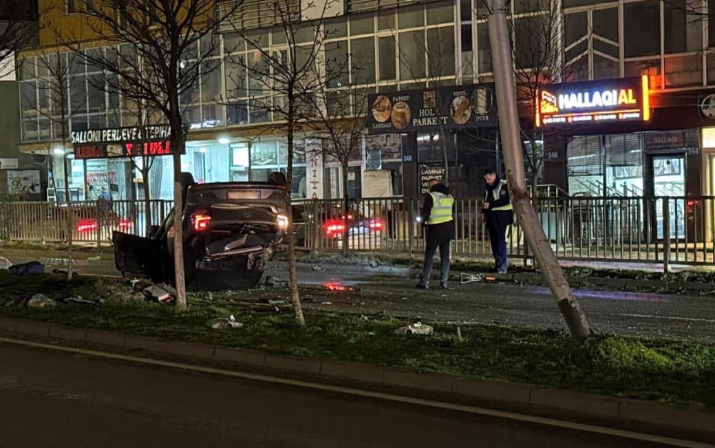 Aksident trafiku në Fushë Kosovë: Dy këmbësorë lëndohen rëndë, arrestohet i dyshuari