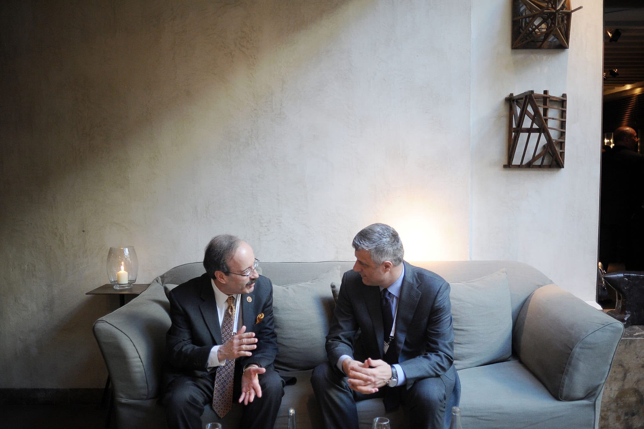 “UÇK-ja nuk ishte e përfshirë në aktivitete terroriste” – Eliot Engel e kishte mbrojtur Thaçin, duke cituar raportin e CIA-s për UÇK-në