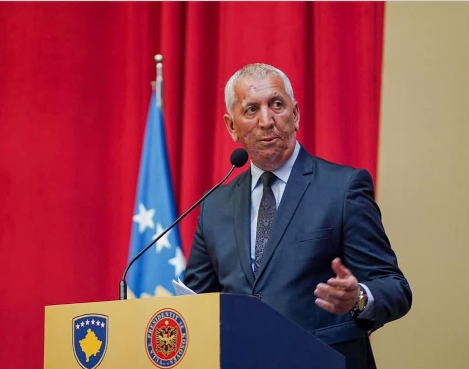 Quni për Agim Ramadanin: Brenda uniformës së ushtarit të UÇK-së rrihte zemra e një poeti dhe piktori