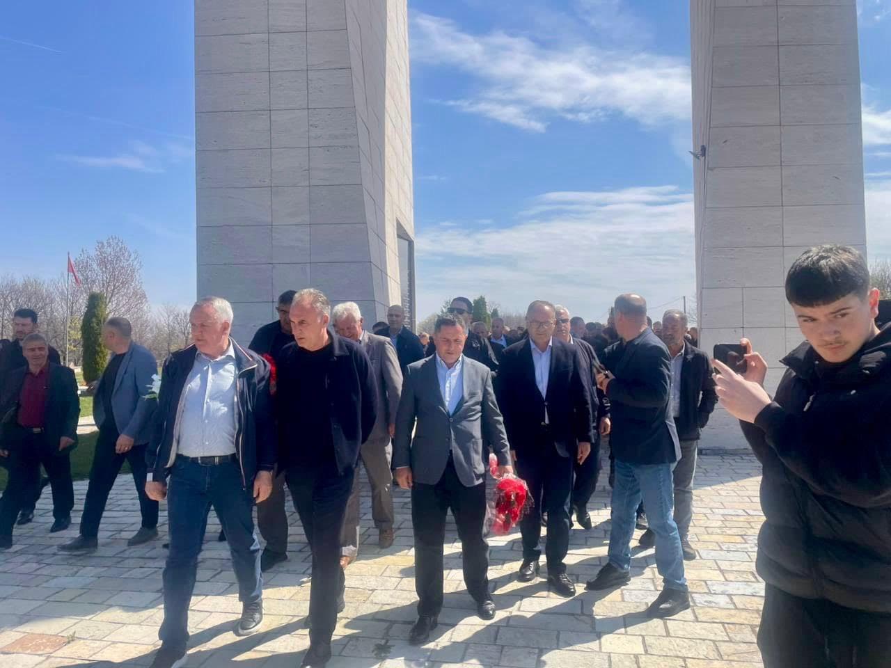 Limaj, Imri Ahmeti dhe Ekrem Kastrati bëjnë homazhe në Kleçkë
