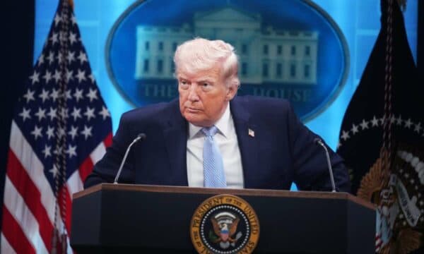 Trump: Dërguam dy shkatërrues amerikanë drejt e në mes të Ngushticës së Hormuzit, askush s’bëri asgjë