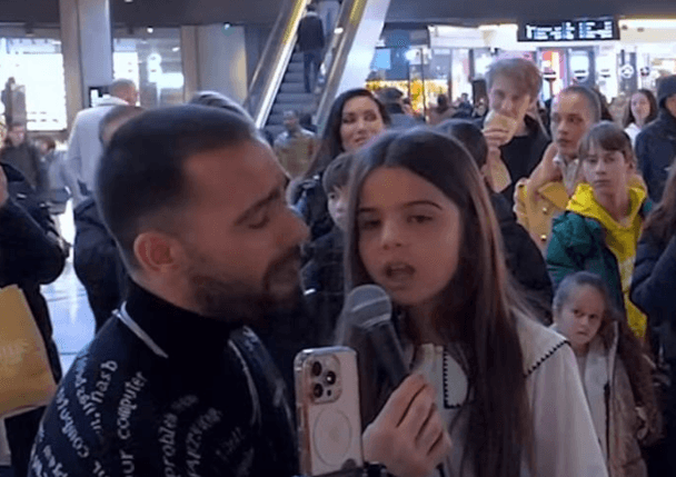 Besnik Qaka dhe vajza e tij përformojnë me pianistin e njohur francez- emocionojnë publikun rreth tyre