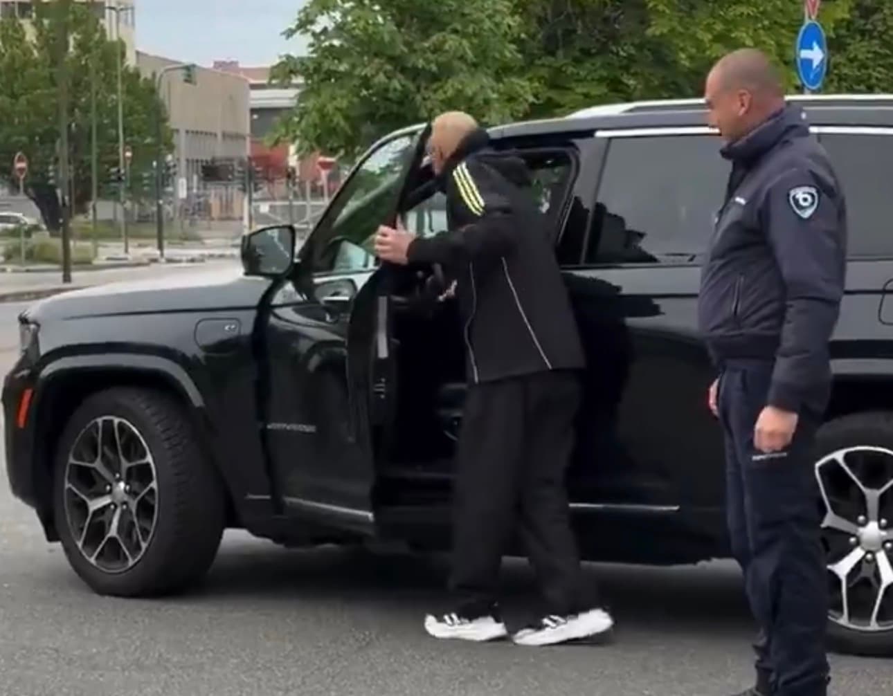Spalletti bëhet kinse po ia merr veturën Zhegrovës, ky ishte reagimi i tifozëve