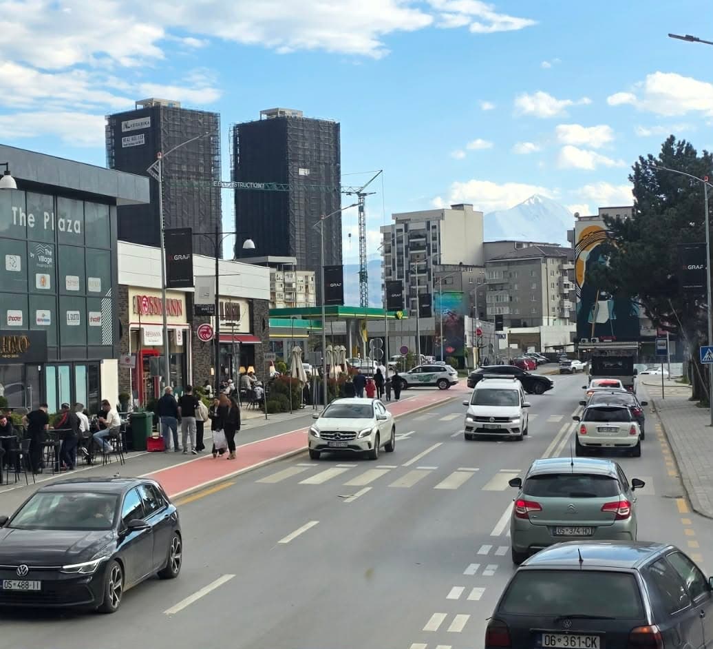 Vdes punëtori pasi bie nga kati i shtatë