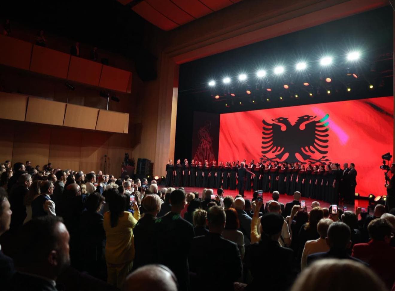 Rama ndan pamje nga Samiti i IV i Diasporës në Tiranë