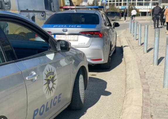 Arratiset një i dyshuar nga stacioni policor në Prishtinë