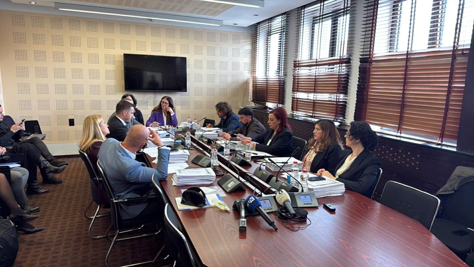 Komisioni ad hoc cakton intervistat për anëtarët e Bordit të RTK-së, opozita kundërshtoi datën