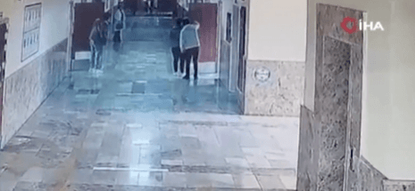 Publikohet momenti i të shtënave me armë, mbetën 16 të plagosur në një shkollë të Turqisë