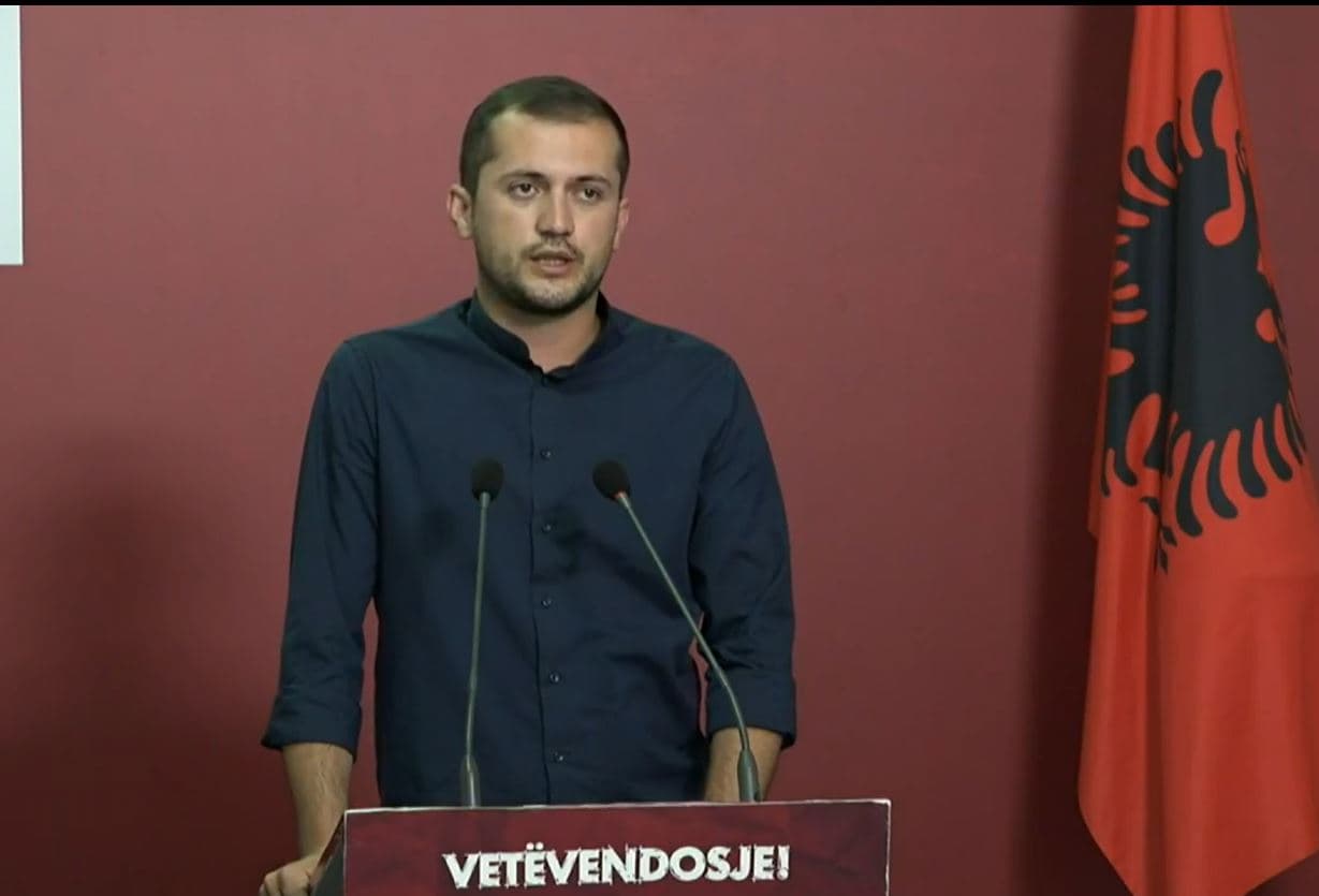 Deputeti i VV-së e godet Gjykatën pasi i dënoi atë dhe Manxhukën: Lirojnë terroristë, na dënuan neve