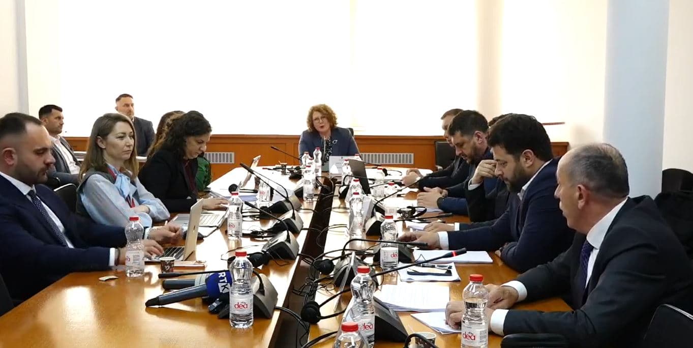 Ferat Shala për Rozeta Hajdarin: Për çfarë mendësie folni ju VV kur në krye të komisionit e vendosni njeriun me aktakuzë?