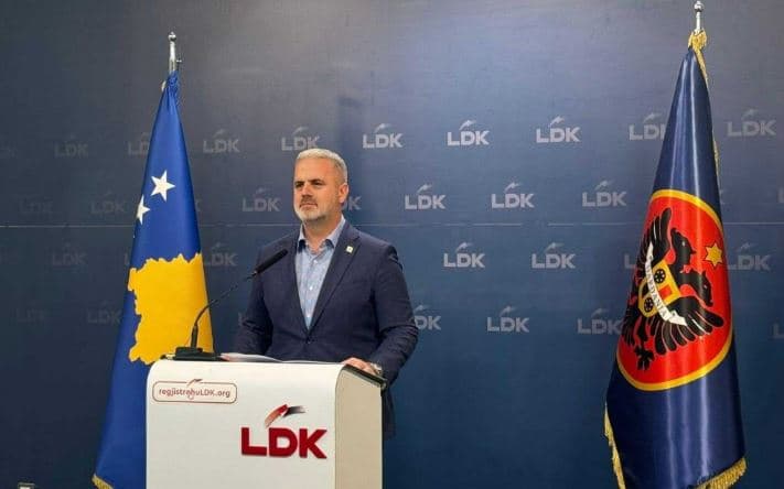 Azemi: Ka vend për Vjosa Osmanin në LDK, e djathta duhet të bashkohet