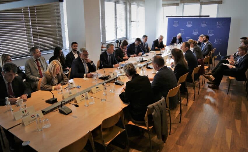 Kryenegociatori takohet me shefat e misioneve të shteteve anëtare të BE-së në Kosovë