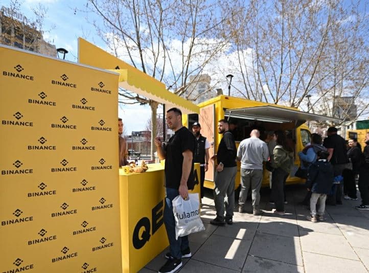 Qebapa, kriptovaluta dhe dhurata, Binance mblodhi mijëra qytetarë përgjatë fundjavës në Prishtinë