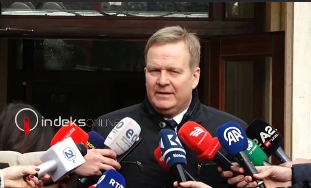 Emisari evropian për dialog, po qëndron në Prishtinë