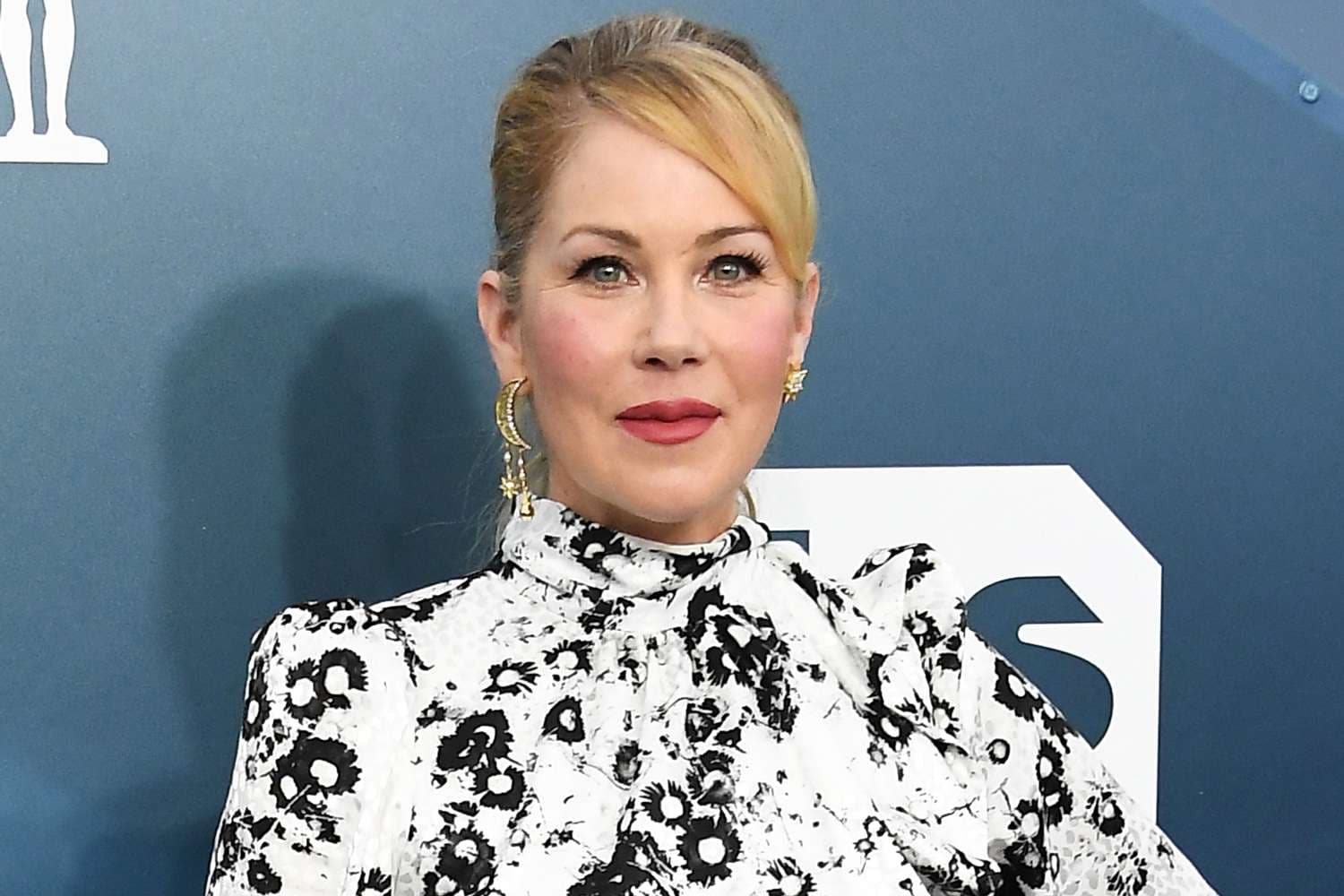 Christina Applegate përfundon në spital, vazhdon përballjen me sklerozën e shumëfishtë