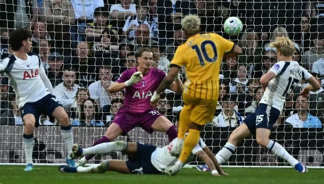 Ndeshja tjetër storja e njëjtë, Tottenhami ndalet nga Brightoni në fund