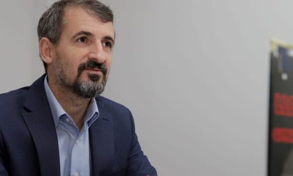 Miftaraj: Nëse deputetët nuk arrijnë t’a zgjedhin Presidentin deri me 28 prill, Kuvendi shpërndahet në mënyrë automatike