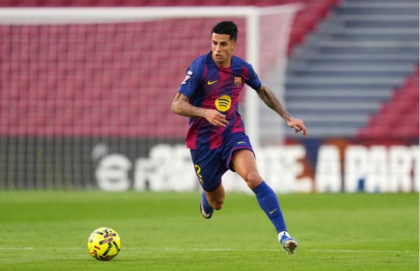 Cancelo i vendosur të qëndrojë te Barcelona